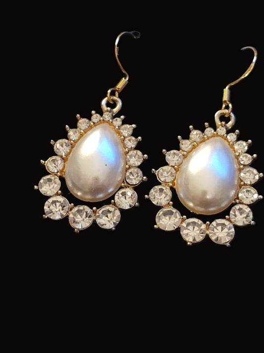 Elegant Teardrop Pearl Earrings